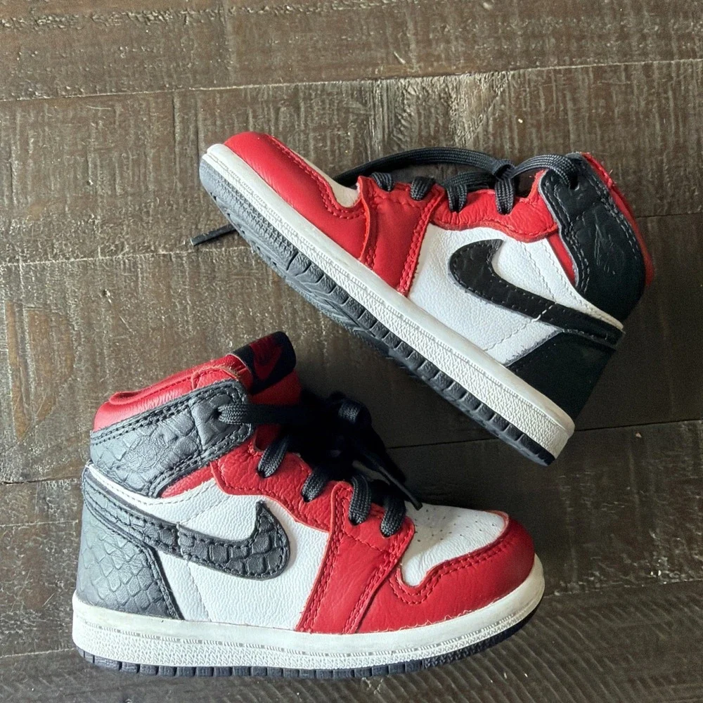 Nike Air Jordan 1 Mid Unisex Kids Leather Mid-Top Sneakers Red/White/Black 7 C